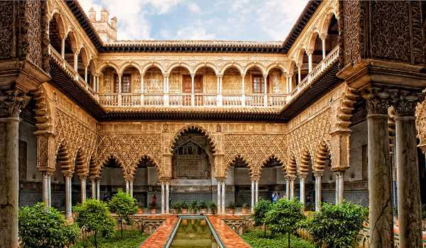 Ruta sur de España: el Alcázar de Sevilla, la plaza de toros de Osuna y mucho más en 7 días
